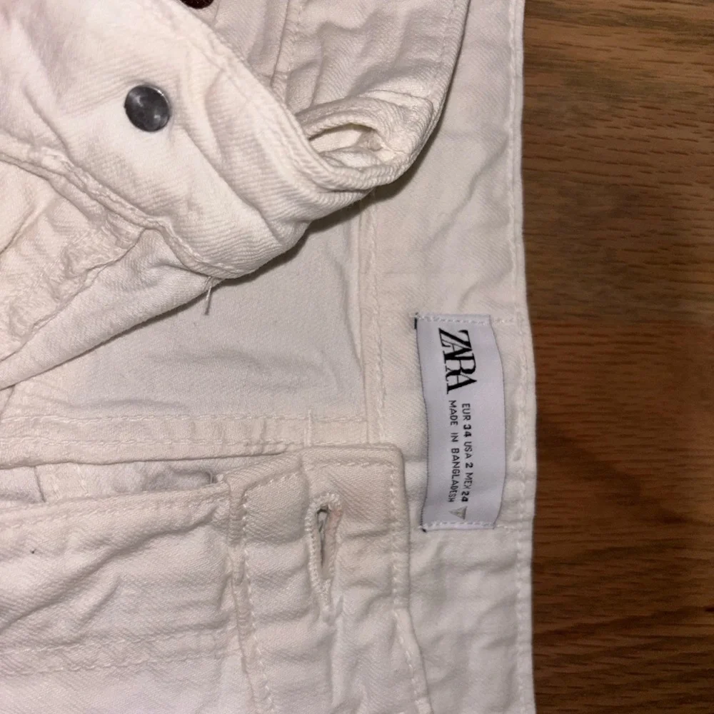 Zara Women's High Rise White Jeans - Picture 3 of 3